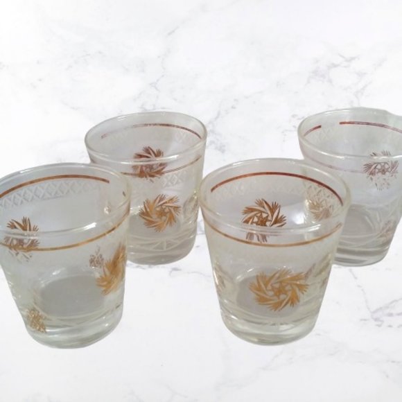 70's Small Vintage Glasses With Gold Trim and Pinwheel Design - Picture 1 of 1